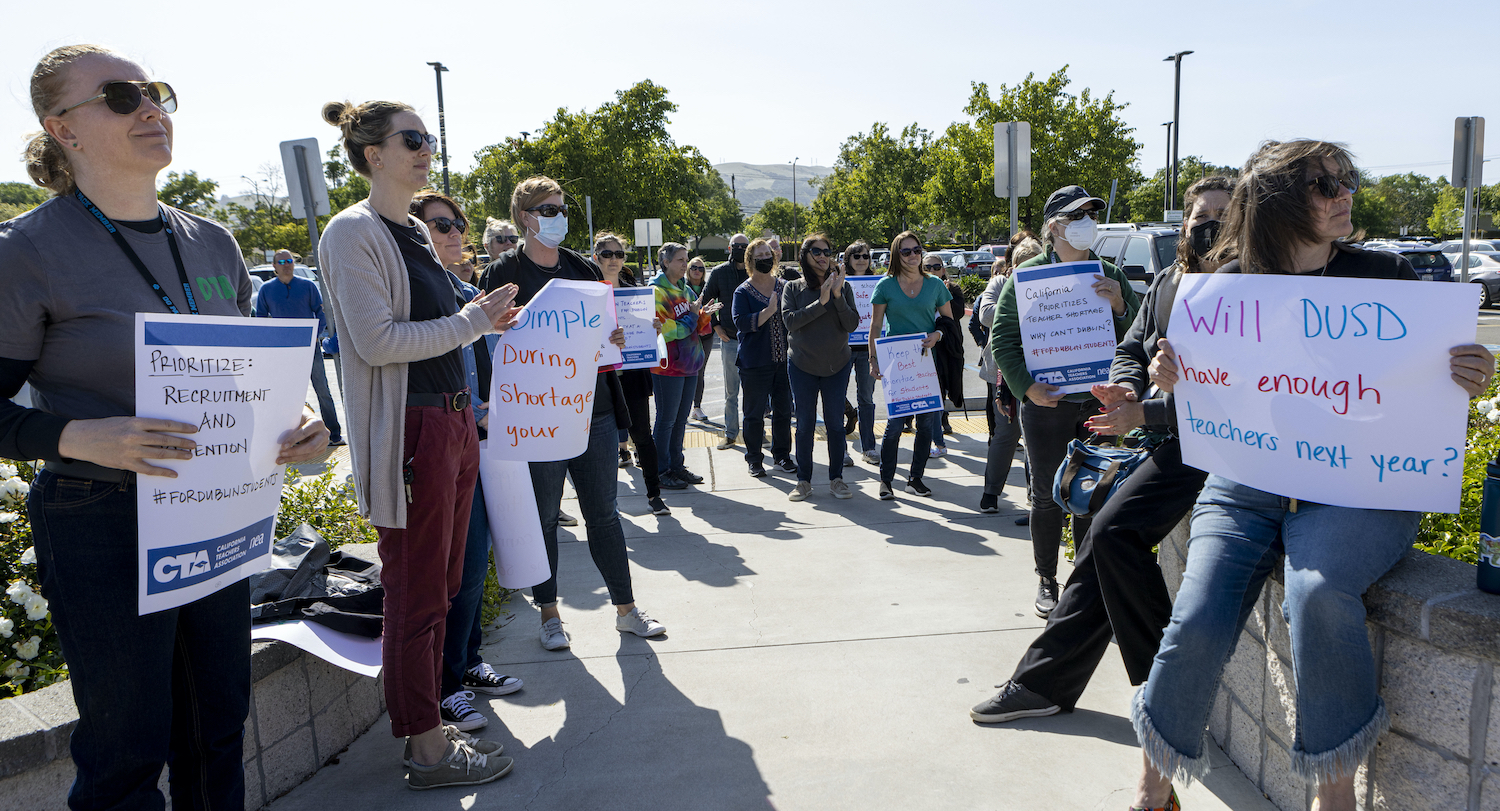 Teachers union rallies at Dublin High, district HQ in midst of ...