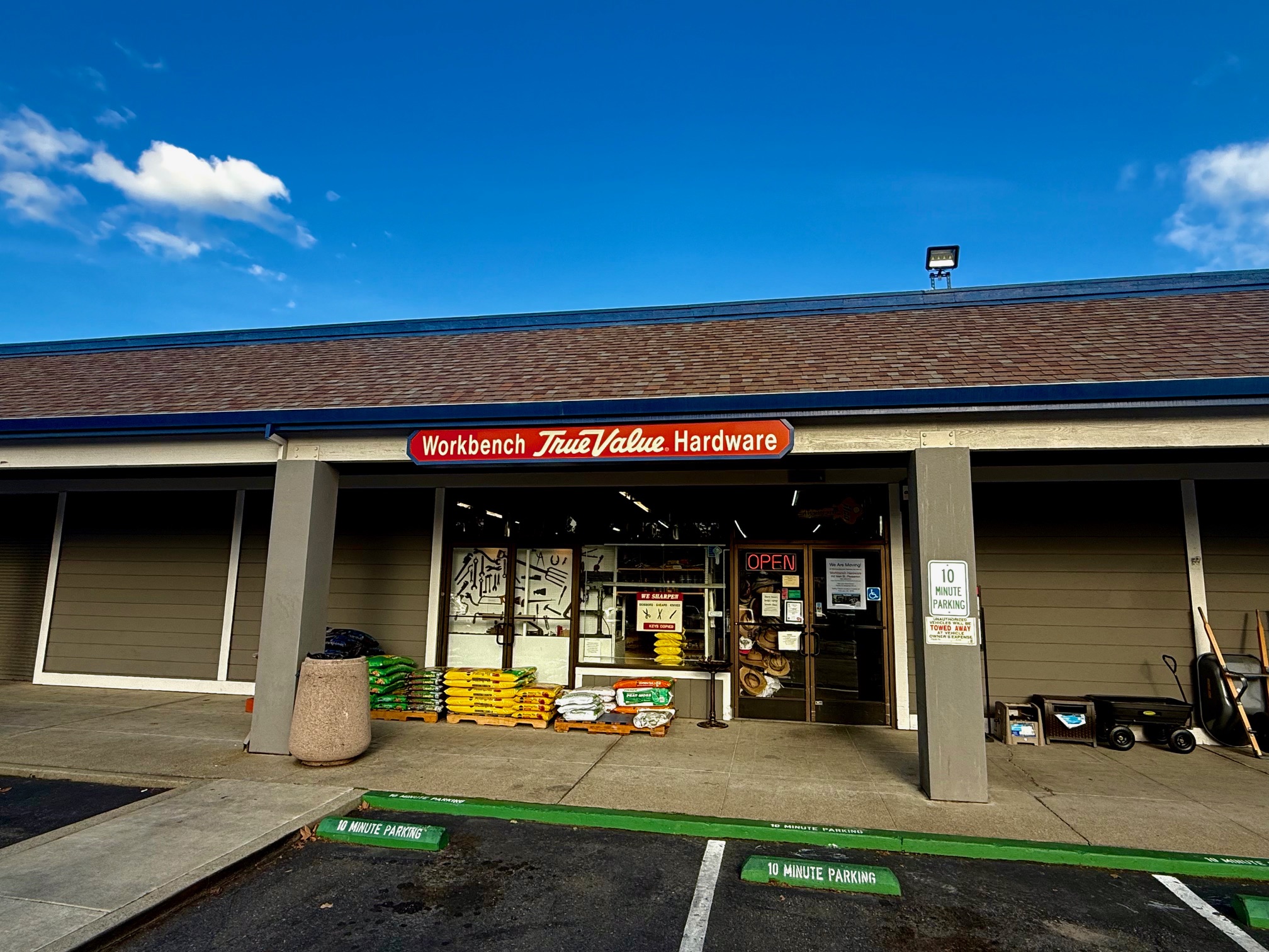 Hardware store in Valley Plaza set to close this weekend