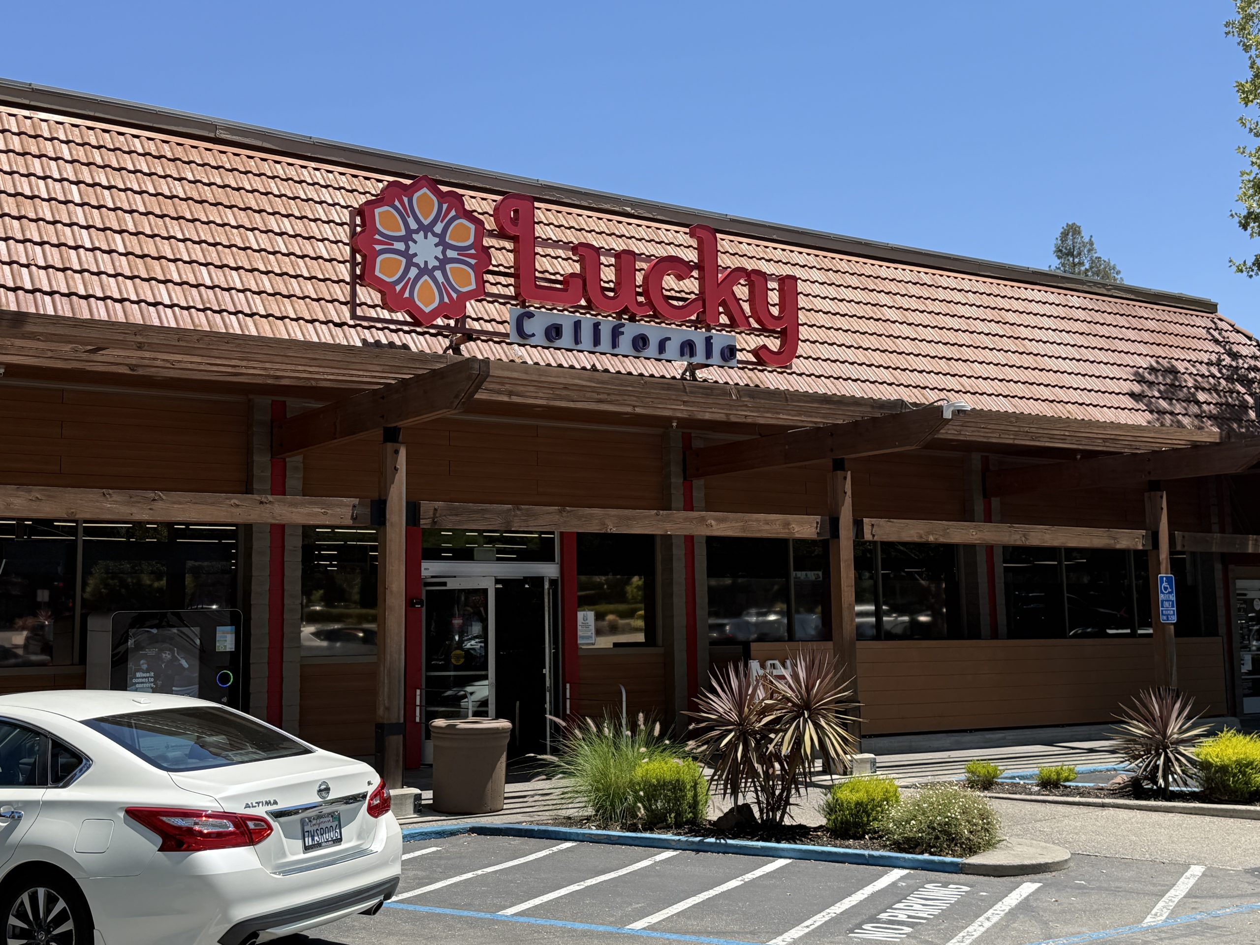 Lucky California grocery store closing in Danville